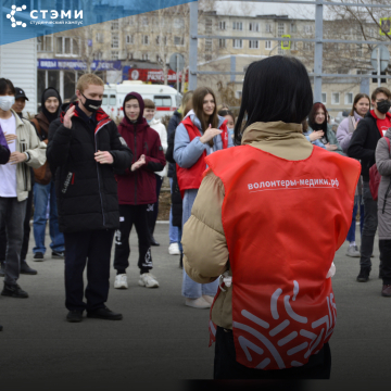 Волонтёры-медики СТЭМИ проводят зарядку для студентов и сотрудников техникума