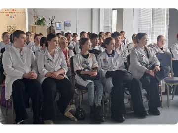 Как создают лекарства: будущие фармацевты побывали на эксклюзивном семинаре